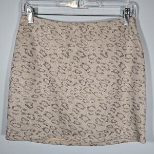 Le Lis Tan Leopard Print‎ Skirt Women’s Size Medium Animal Print Mini Skirt